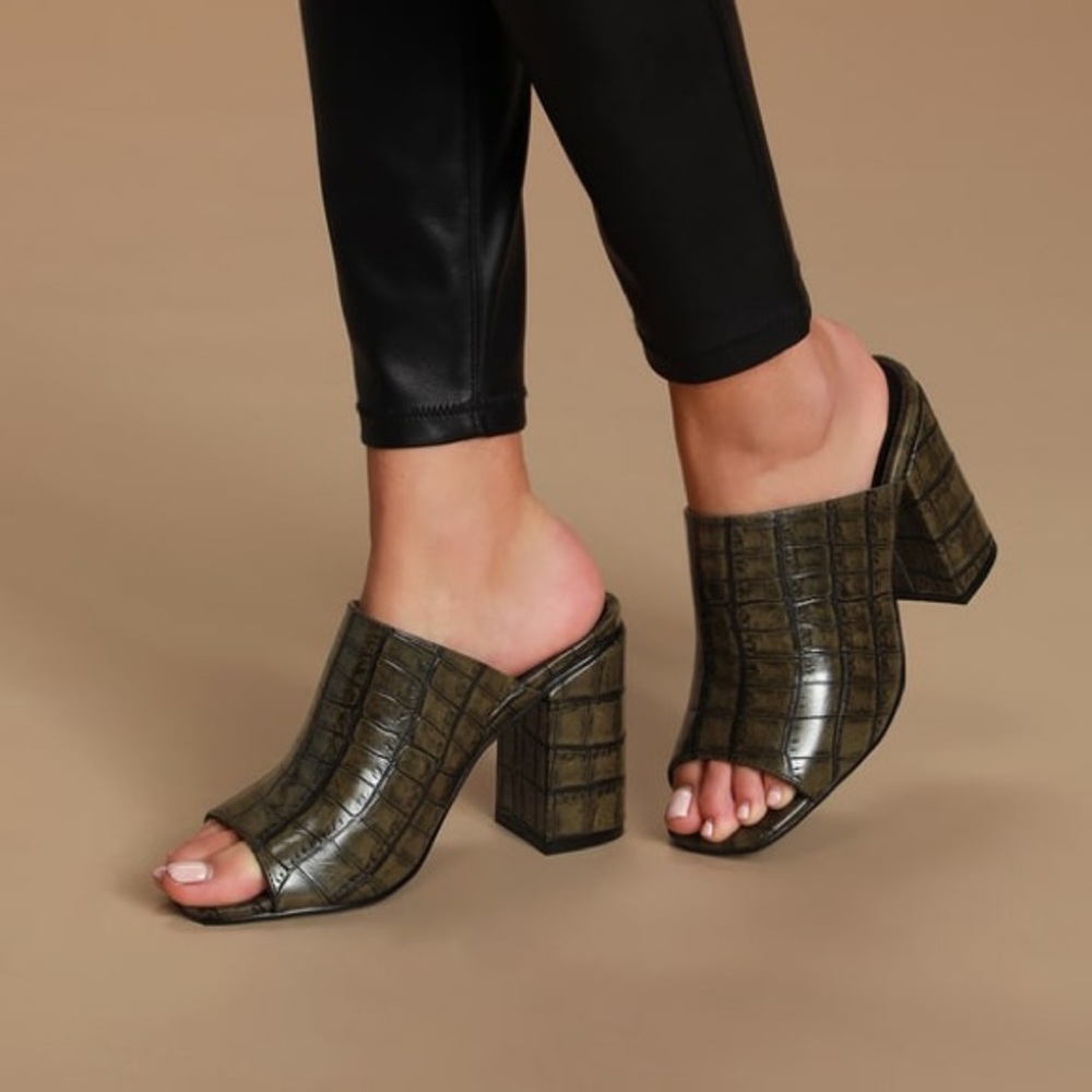 Brand New Lulu’s Peep Toed Mules - Green Croc